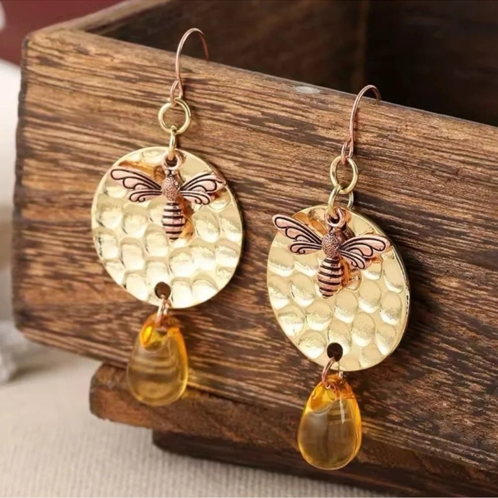Vintage Gothic Copper Bumble Bee Earrings - Picture 10 of 10